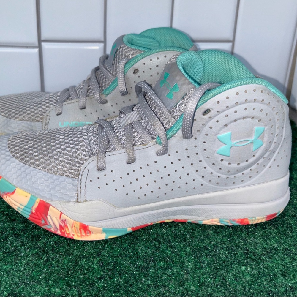 UNDER ARMOUR UA GS Jet 2019 Gray basketball shoes